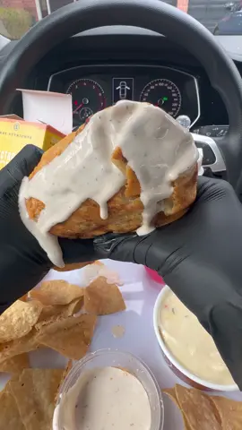 Grilled cheese chipotle burrito 🌯 🧀 Use code “20MOEEATS” for 20 % off on your electrolytes  #mukbang #asmr #asmrmukbang #asmrsounds #eat moe eats #food #Foodie #yummy #cheese #chicken #keynutrientspartner @Chipotle 