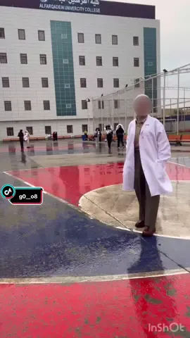 حَيو الجميلة بالقميصِ الأبيضِ🥼👩🏼‍⚕️ مطرُ وبردًُ حلوتي لاتمرضِ☔️💨 هل تسمحي لي أن أُعيركِ معطفي؟ فـَ الرأيُ رئيُكِ أنما لانرفضي🙈🤎! #اكسبلورexplore #كلية_البصرة_الجامعة_للعلوم_والتكنلوجيا #تخديريون🖤✨ #تخدير #مرحلة_ثانية #CapCut #اوتفيت #كلية_الفرقدين_الجامعة #مطر #البصرة 