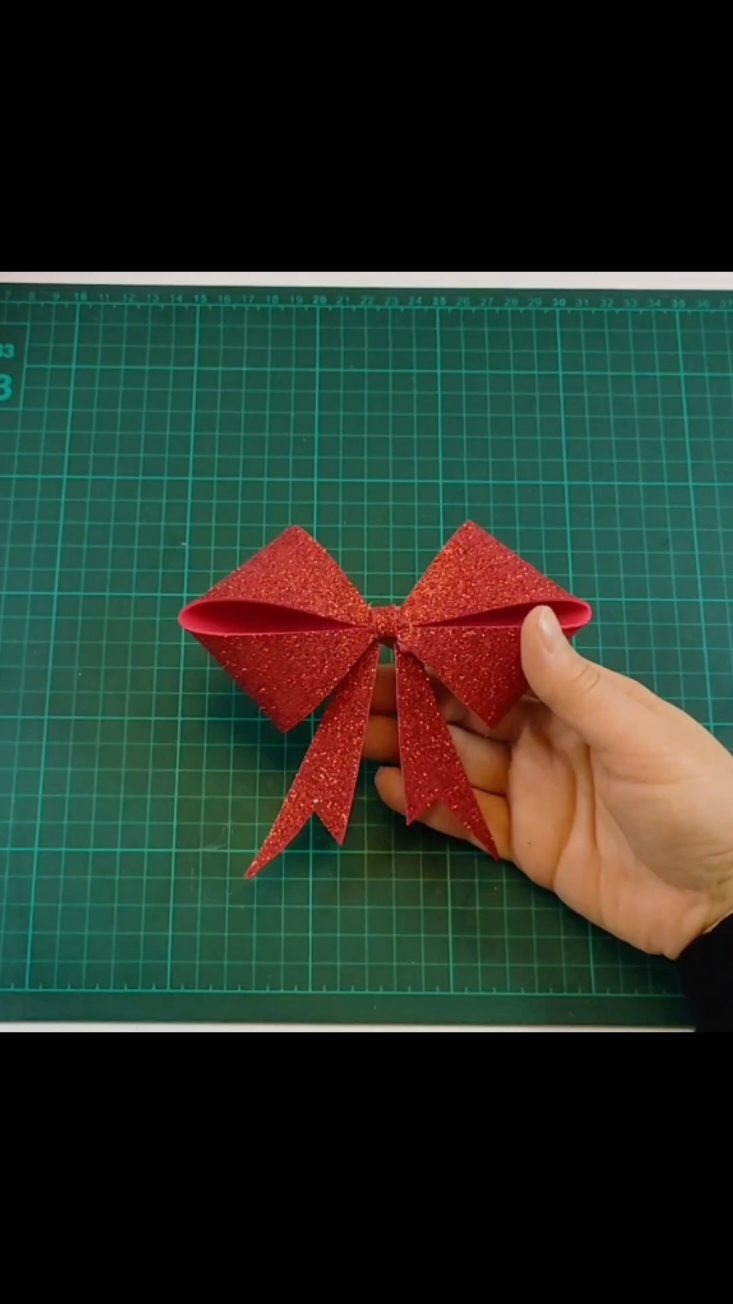 Easy Bow from Glitter Foam  #bow #DIY #glitterfoam 