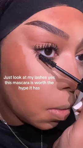 Oh…nothing needs to be said #bottomlashes #mascararoutine #fyp #fentybeautyhellathicc 