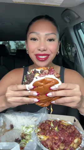 DUKES❤️🍔 THIS WAS SO JUICY AND SO GOOD!!😩 WHAT DO YOU LIKE ON YOUR BURGERS?😊#burger#juicyburger#ranch#baconcheesefries#giantburger#sandiegofood#mukbang#mukbangeatingshow#mukbangfoodasmr#mukbangs#food#foodies#foodvideos#eating#eatingshow#eatingasmr#asmr#asmreating#eatingsounds#bigbites  