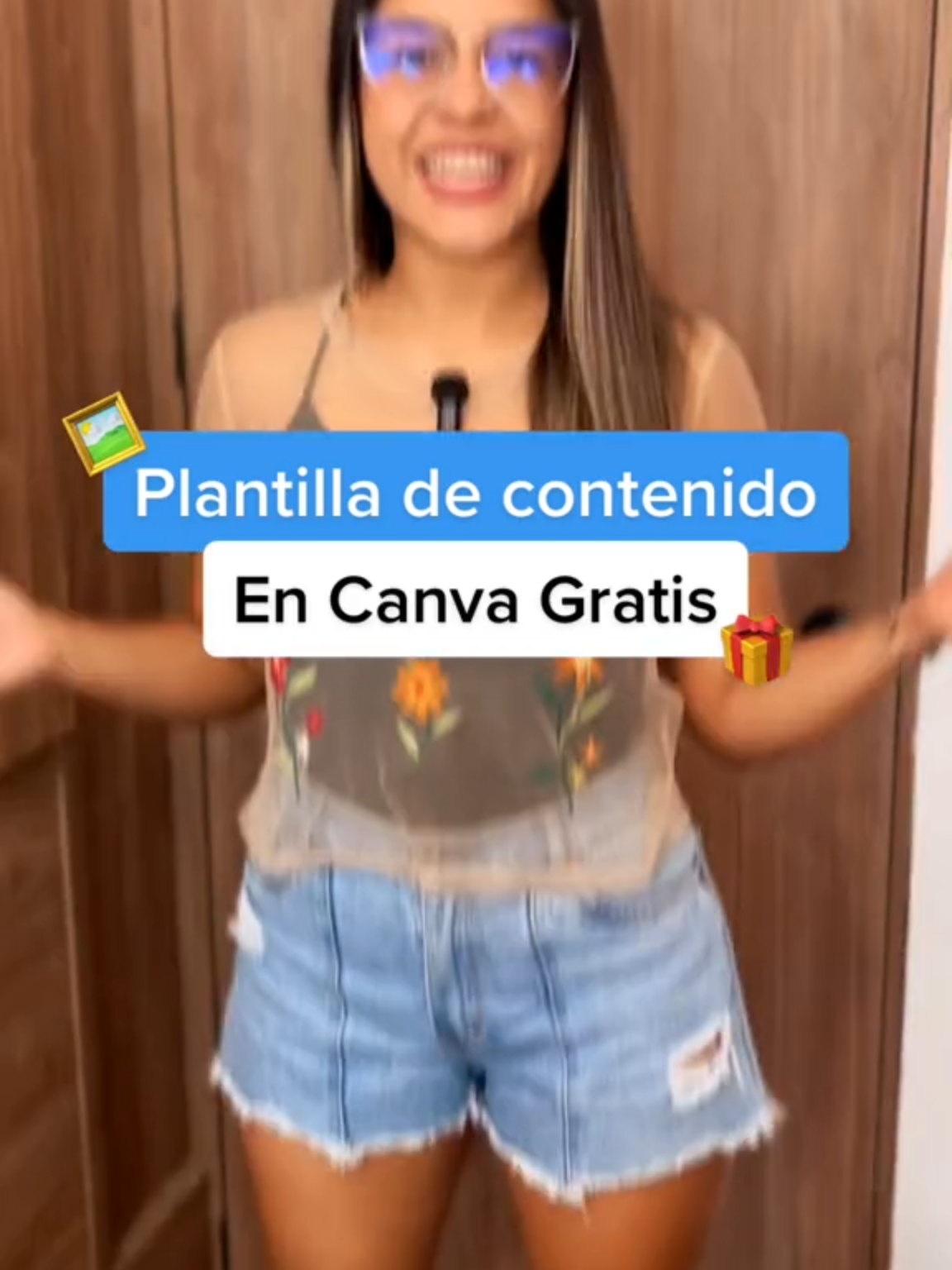 Plantilla de contenido en Canva Gratis 🎁 para presentar propuesta creativa 🖼️ Si quieres esta plantilla Gratis, pidela aquí en los comentarios 👇🏽 Esta plantilla es una de nuestras favoritas para presentar a nuestros clientes la visión que tenemos para su marca, así como los temas y pilares que desarrollaremos en su estrategia de marketing ❤️ Si deseas aprender más sobre cómo aprovechar al máximo Canva y dominarlo, déjanos un comentario con la palabra 