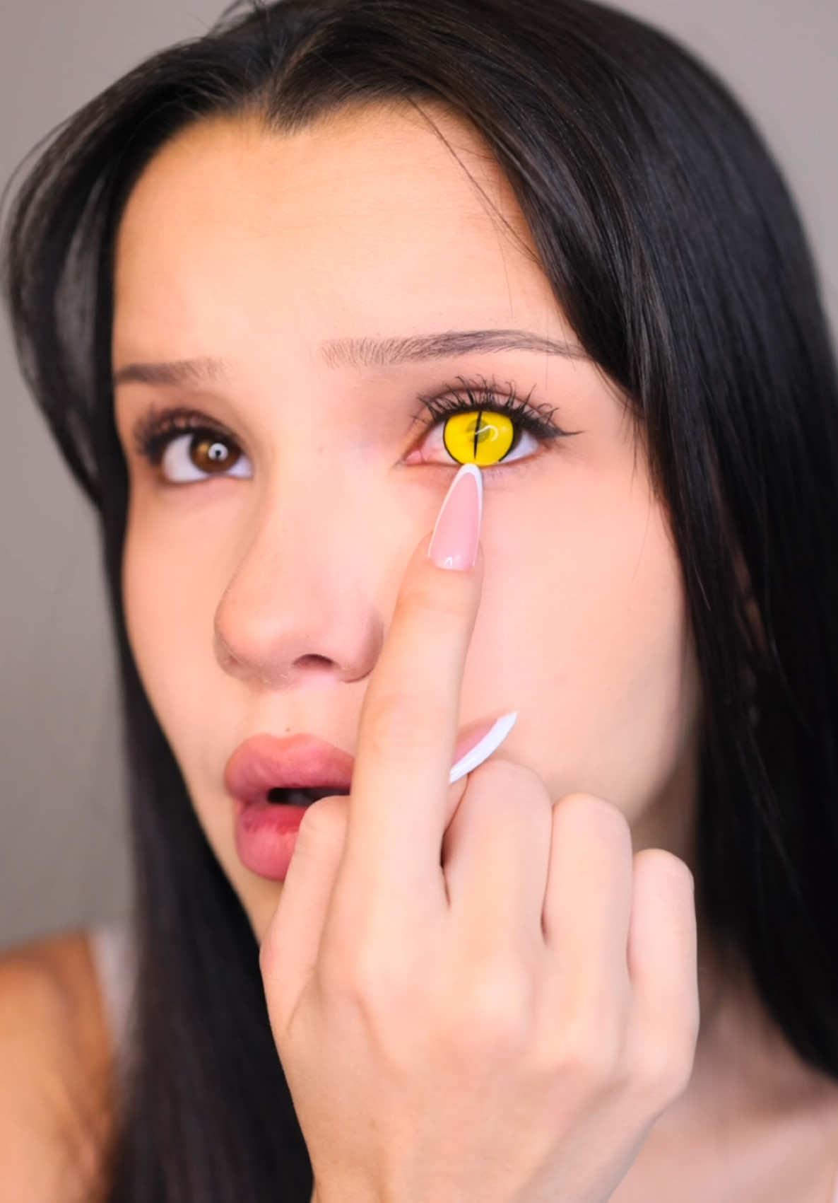 Trying some fantasy lenses 🐍 Which one do you prefer?  #fantasylenses#reptilianeyes#cateyelens#contactlensestips#pupilentes#lentesdecontacto#yellowlendes#catlenses 