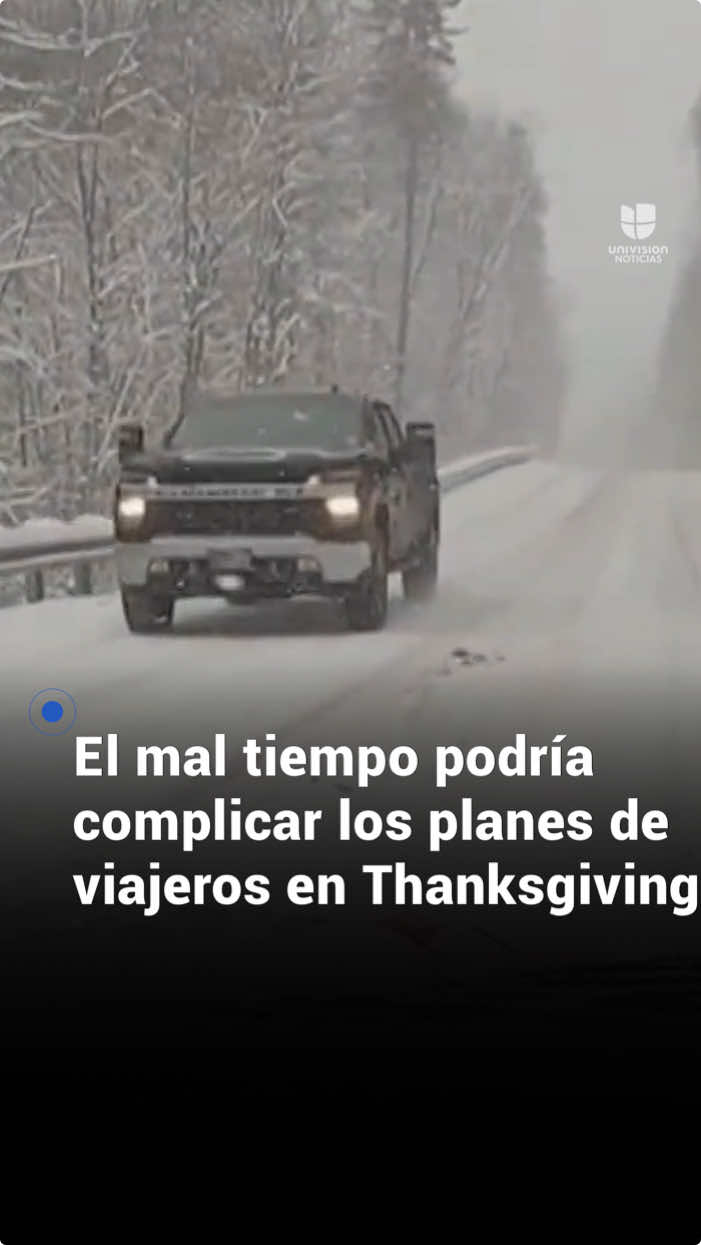 ✈️ ¿Tomarás la carretera o un avión para Acción de Gracias? El mal tiempo podría complicar tu viaje.  Una tormenta de nieve dejó a miles sin electricidad en Pennsylvania, mientras que en el norte de California se pronostican nevadas y lluvias. Las autoridades proyectan que cerca de más de 18 millones de pasajeros viajarán por avión en estos días.  Elyangélica González nos cuenta los detalles. #Thanksgiving #AccióndeGracias #díafestivo #happythanksgiving #vuelos #viajeros #travelers #Uninoticias #UnivisionNoticias 