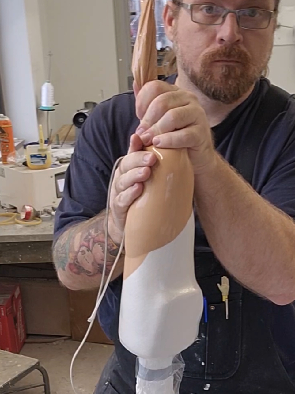 3 types of people, those who watch the leg, who watch me, and skip to the end folks. #iloveyouall #awesome #prosthetics #prostheticleg #leg #satisfying #lamination #prosthetiktok 