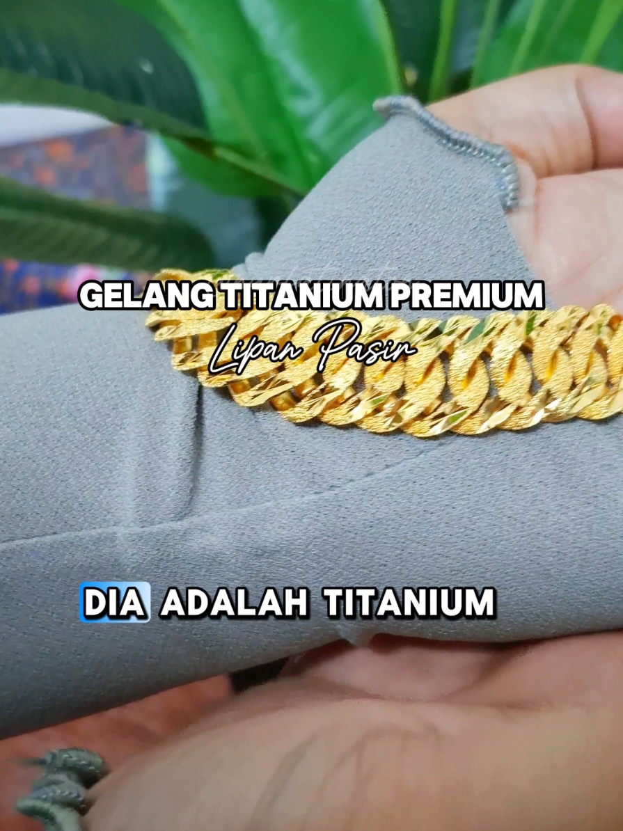 Replying to @alwaysmile302  betul sis, gelang ini adalah gelang titanium premium, si sebabkan hari ini tiktokshop berikan harga diskaun, ini lah masanya untuk sis beli gelang ni, nur recomended sebab memang persis emas ori, beli sekarang. #nurfatinaton #TikTokShop #tiktokshopsale #sale #sales #jualanmurah #gelangmurah #gelang #gelangtitanium #titanium 