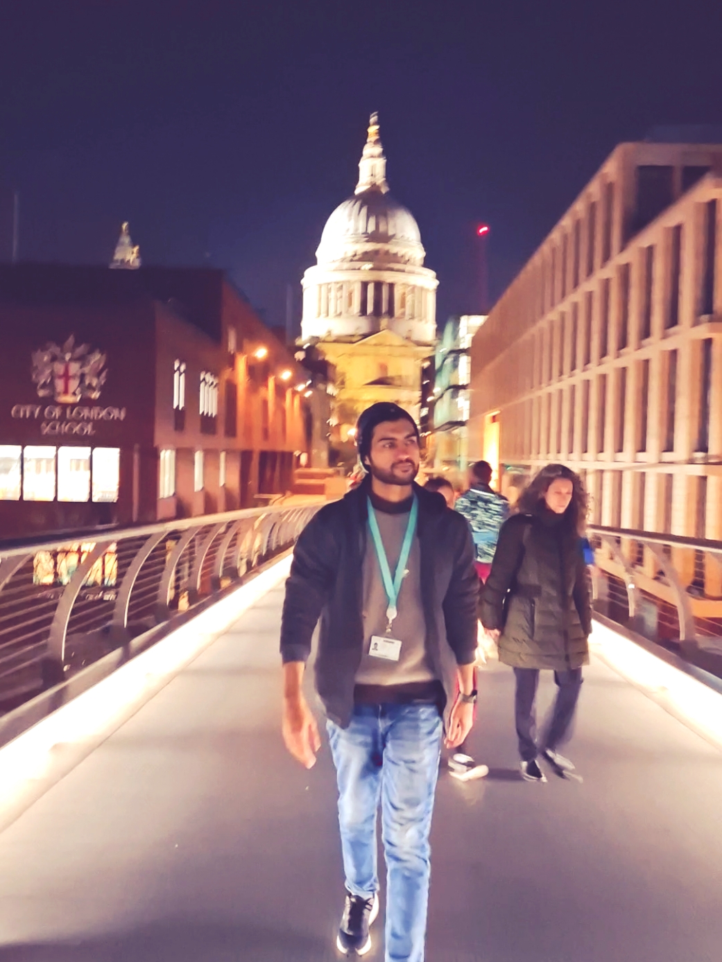 #london #ukeyevlogs #junaidmughal #foryou #junaidmughalati #uk #viral #england #unitedkingdom #bankstation #stpaulscathedral #night