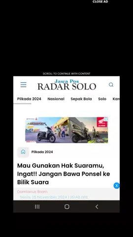 RADARSOLO.COM - Pelaksanaan Pilkada 2024 di kota Surakarta tinggal dua hari lagi.  Masyarakat yang telah memiliki hak pilih pun diimbau menyalurkan hak politik mereka di bilik-bilik suara. Meski demikian, terdapat sejumlah hal yang patut dicermati manakala pemilih hendak memberikan suara mereka. Salah satunya menyangkut penggunaan ponsel maupun alat perekam gambar lain di tempat pemungutan suara (TPS). Koordinator Divisi Pencegahan, Partisipasi Masyarakat dan Humas Badan Pengawas Pemilu (Bawaslu) Solo, Agus Sulistyo, menerangkan bahwa seluruh pemilih dilarang membawa ponsel ke dalam bilik suara. “Meski HP-nya cuma dikantungi, itu tidak diperkenankan,” tandas Agus saat simulasi pemungutan suara di Kelurahan Kratonan, Kecamatan Serengan, baru-baru ini. Agus mengatakan bahwa ponsel pemilih harus dititipkan kepada Komite Penyelenggara Pemungutan Suara (KPPS). “Seharusnya HP dititipkan, ada wadah khusus. Setelah menggunakan hak pilih, baru HP dikembalikan,” ujarnya.Jika ditelusuri, larangan membawa ponsel ke bilik suara itu diatur dalam Peraturan Komisi Pemilihan Umum (PKPU) Nomor 25 Tahun 2023 Tentang Pemungutan dan Penghitungan Suara dalam Pemilihan Umum.Pasal 28 Ayat (2) PKPU tersebut menyebutkan bahwa setiap pemilih dilarang mendokumentasikan hak pilihnya di dalam bilik suara. Adapun Pasal 25 Ayat (1) huruf e produk hukum yang sama menjelaskan bahwa KPPS harus mengingatkan dan melarang membawa telepon genggam dan/atau alat perekam gambar lainnya ke bilik suara. Sanksi bagi pelanggar aturan Pemilu sudah tercantum dalam Pasal 500 UU Nomor 7 Tahun 2017 tentang Pemilu. Di mana disebutkan bahwa setiap orang yang membantu pemilih dengan memberitahukan pilihan pemilih kepada orang lain dapat dihukum pidana maksimal satu tahun dan denda maksimal Rp12.000.000. Sanksi ini berkaitan dengan aturan yang tercantum dalam Pasal 364 Ayat (2) UU Nomor 7 Tahun 2017, di mana orang lain yang membantu pemilih dalam memberikan suara wajib merahasiakan pilihan pemilih. (dam) Sumber: https://radarsolo.jawapos.com/pilkada/845353657/mau-gunakan-hak-suaramu-ingat-jangan-bawa-ponsel-ke-bilik-suara #teguhprakosa  #bambanggage  #walikotateguh  #kotasolo  #walikotasolo  #surakarta  #letsguhgage