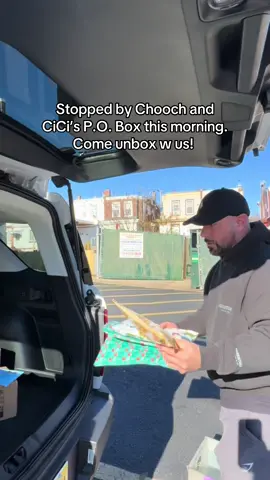Unbox with us! ❤️ #fyp #unboxing #dogsoftiktok #doglover #vibes #trending #paratii #fypシ 