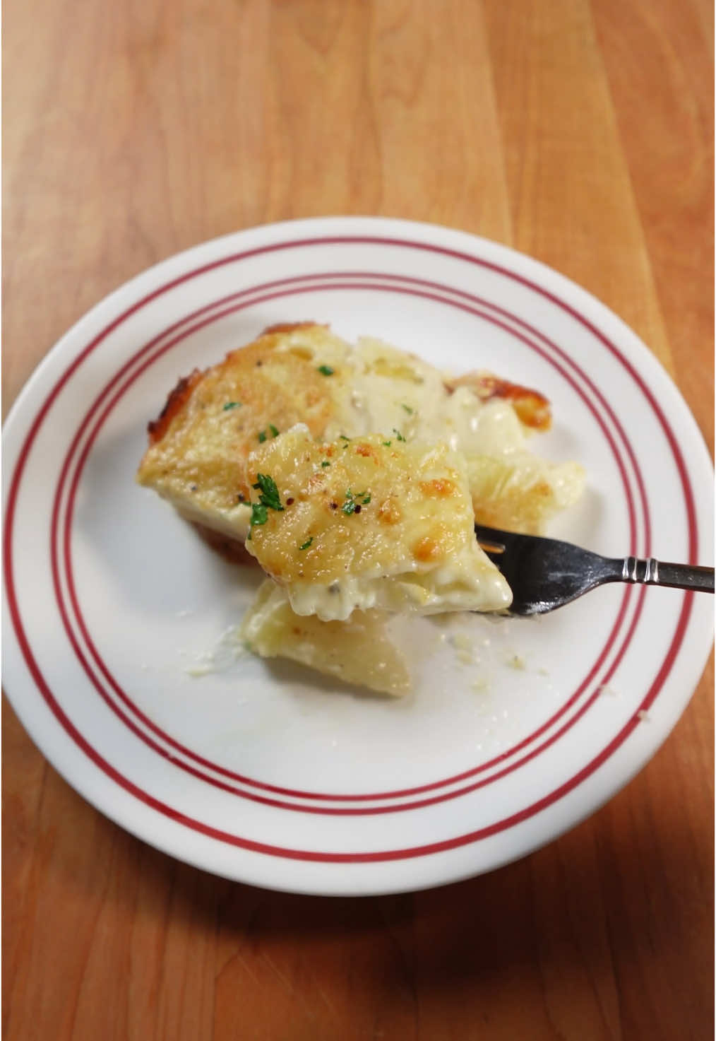 What to cook for Friendsgiving: Scalloped Potatoes 🥔 Full recipe is at * Marcosmenus.com * #food #potatoes #cooking #dinner 