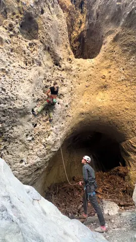 Another climb full of pockets  #climb #climbing #Outdoors #adventure #rocks #malibucreek 