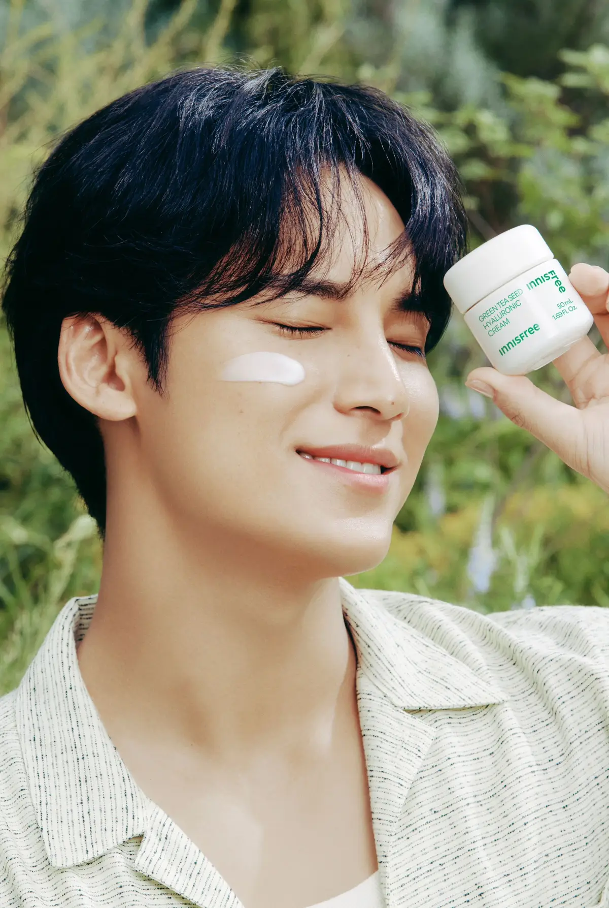 Feel the soft, creamy moisturization💚 Innisfree Green Tea Hyaluronic Cream🌿 #MINGYU #SEVENTEENMINGYU #GreenTeaHyaluronicCream #PlumpGlowingSkin  #skincare #skintok #kbeauty #koreanskincare  #skincarerecommendations #kbeautyskincare  #koreanskincareproducts #koreanserum  #greentea #greenteacream #hyaluroniccream #hyaluronicacid #이니스프리 #INNISFREE #GTC_MG_MAIN1 #GTC_MG_TEXTURE #GTC_MG_SUB