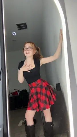 It's You Me All Night 👀 Watching Harry Potter 💃🏻 Please i want to watch the entire Series again and we can dress up in our House Colors ✨ #dance dancing #cute #girls 