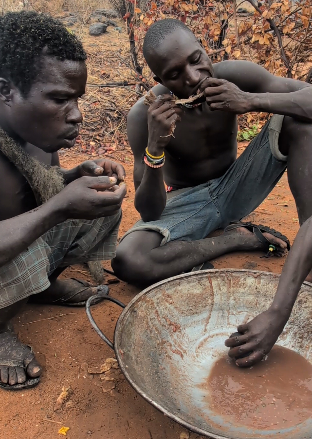 Wow That's incredible delicious soup cooked middle of nowhere by bushmen of Tanzania #USA #tiktokindia #africastories #hadzabetribe #UK #baboon