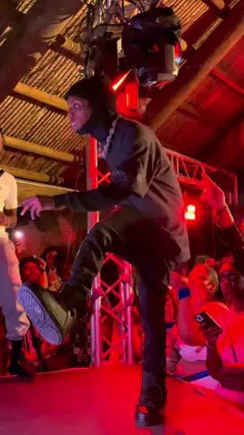 Kraff performing ‘Ignite’ live in Miami 🎶🎶 #kraff #kraffgad #dancehall #jamaicantiktok🇯🇲viral #liveperformance #carribeantiktok #fyp #brt 