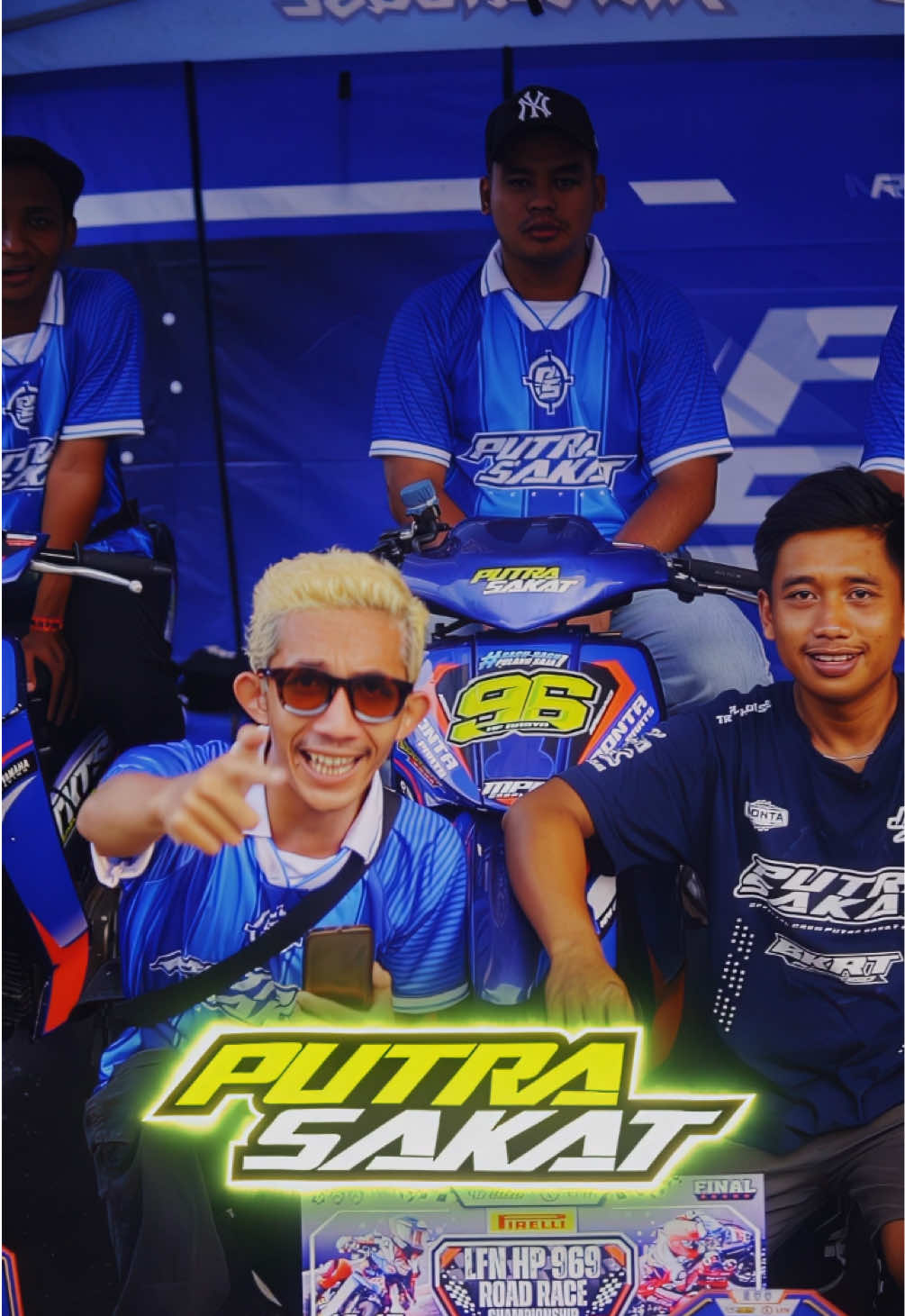 96 x 198 CHAMPIONS 🥇🏆 2T NOVICE @rasyaaa96 & 2T EXPERT @Awhin Sanjaya 198 (LFN HP969 ROADRACE CHAMPIONSHIP)✅ • Terima kasih kepada semua pihak mekanik, crew, sponsor yang sudah terlibat 💙🤍 @Agus bkrt @BKRTponorogo @pojokjayagroub @ArmaniTyro1_RacingTeam @Mpm graphics @DONTA MOTOR SOLO @susagus @Masamba_racing • #putrasakatraceteam #rafathargank #raguragupulangsaja