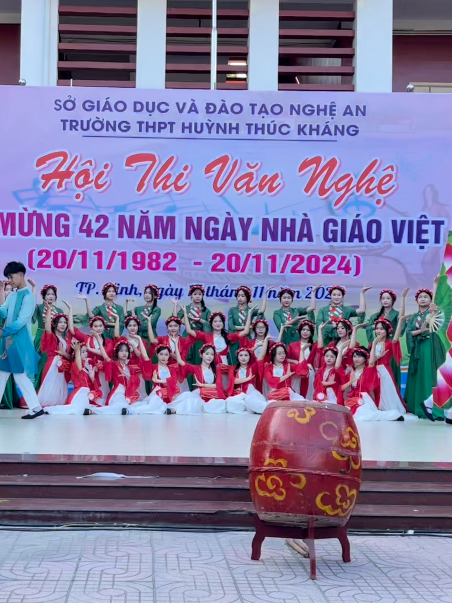 Múa Đàn Hát Trống cơm - Giải đặc biệt 10D4 Văn nghệ chào mừng ngày nhà giáo Việt nam 20 tháng 11#thpthuynhthuckhang #cobichngochoahoc #vannghe2011 #20thang11 #giaovien #vannghe #trongcom