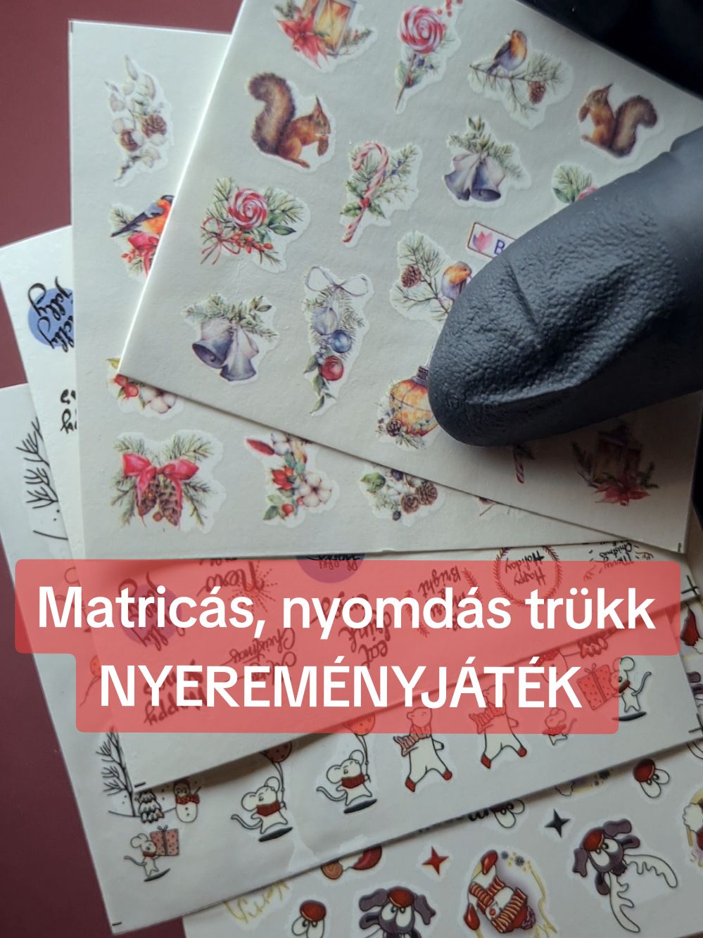 Matricás nyomdás trükk 😍 NYEREMÉNYJÁTÉK‼️🎁 Szeretnél nyerni 5db Akril Hatású Matricát❓ Itt a lehetőség🤩 Részvételhez: 1.Kövess be! 2.Jelölj meg kommentben egy barátot, aki szintén szeretné ezt a nyereményt! /A nyereményt a Wonder Nails csapata küldi ki, a nyertes által megjelölt postára./  A nyertesnek a Wonder Nails csapatával kell felvenni a kapcsolatot./ A játék november 28-ig tart, ne maradj le! Sok szerencsét mindenkinek! 🍀💖 #balazsiszilvia #köröm #christmasnails #winternails #wondernails #körömmatrica @WonderNails 