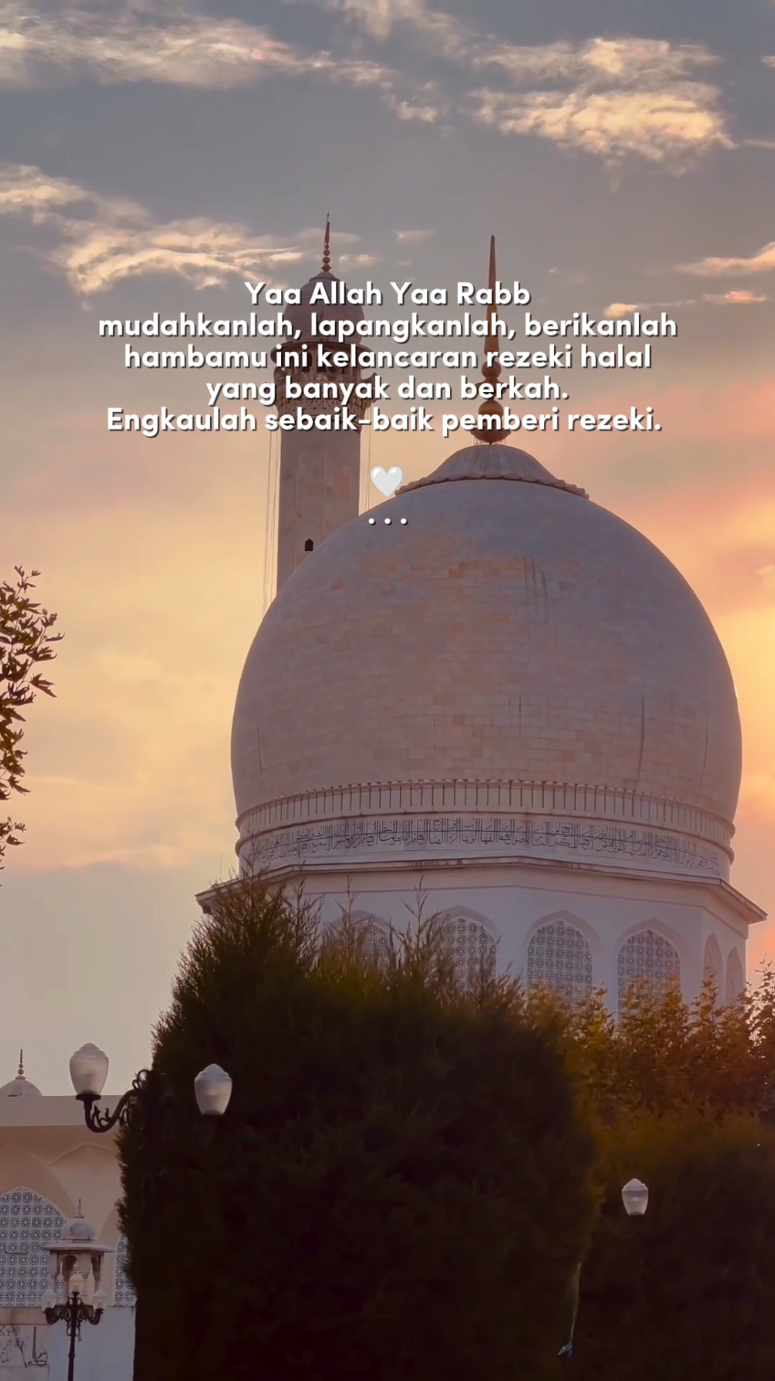 Yaa Allah Yaa Rabb Mudahkanlah, Lapangkanlah, Berikanlah hamba-Mu dalam prihal rezeki Aamiin  #CapCut #aestheticquotes #quotesofthedays #remindertomyself 