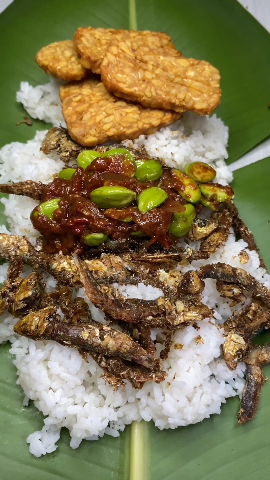 sederhana tapi nikmat 🤤#fyp#botram#ngaliwet#masakansunda#makanansunda#hobimakan#