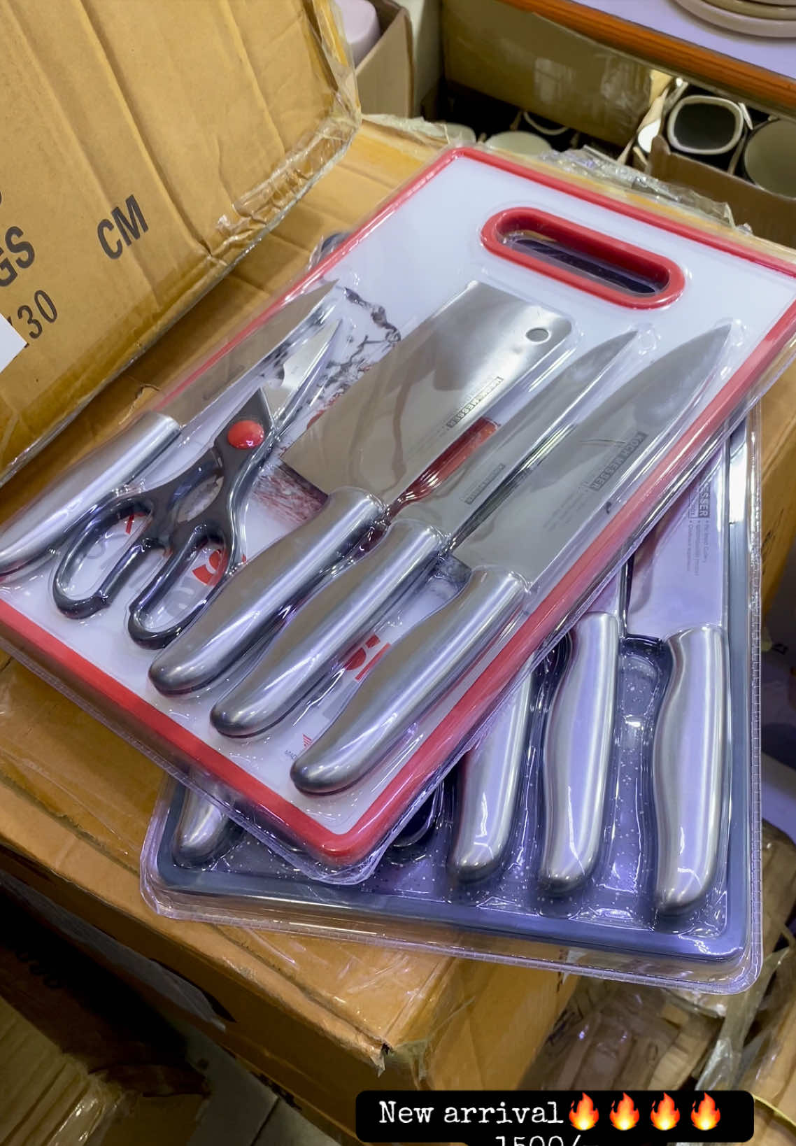 Knife set with chopping board is now available🔥🔥 @1500/- only #kamukunji #foryou #explore #fypシ゚viral #knives #chef #viral