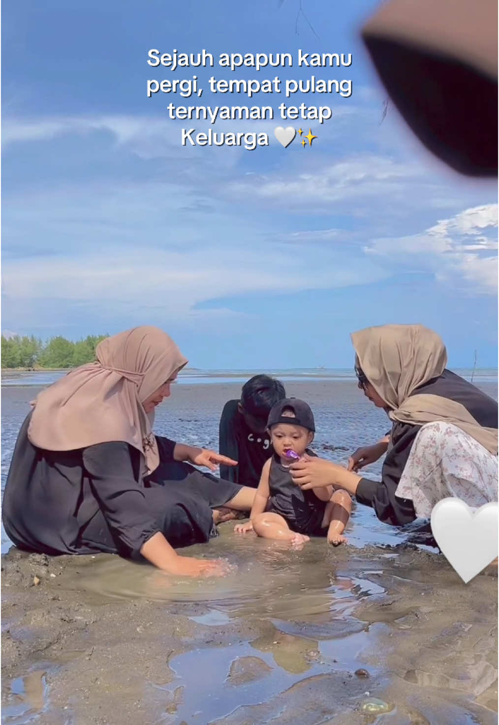 Sehat selalu keluarga kecilku 🌊🤍  #masyaallahtabarakkallah #allahumabarik #bayigemoy #bayiketawa #bayilucutiktok #bayigemes #bayitiktok #babyarkana #arkana 