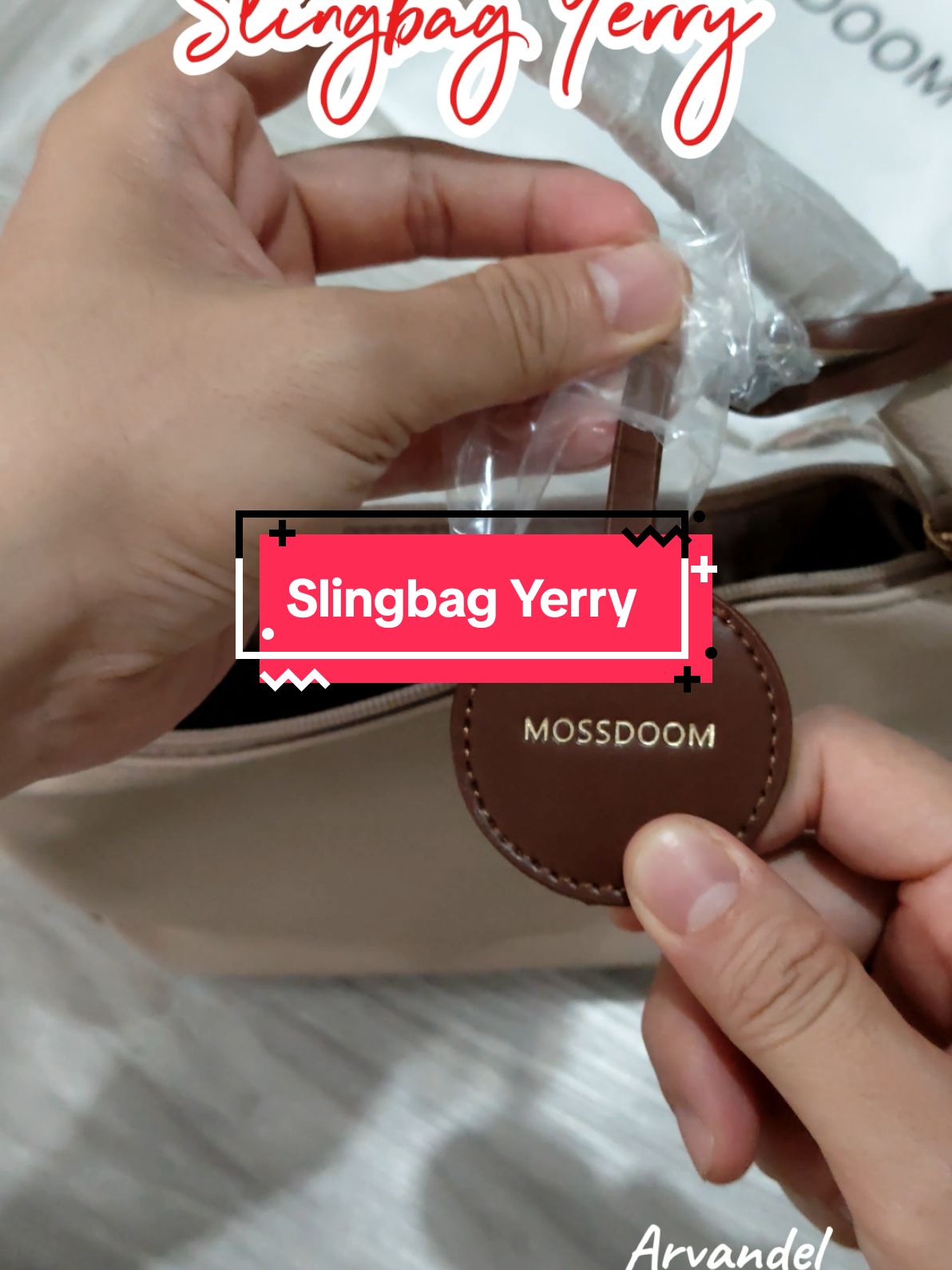 Slingbag Yerry dari Mossdoom. Tas wanita exclusive #promoguncang1212 #wibgajian #megaguncang1212 #mossdoom  #cuantanpabatas #slingbagyerry #tasmossdoom #slingbagwanita 