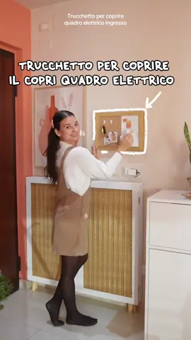 Copri quadro elettrico fai da te 2.0 🖼️ questo copri quadro elettrico non ha solo una funzione estetica ma anche multifunzione!  🔑Con i fogli di sughero ho creato una bacheca per riporre chiavi, documenti vari e qualche dolce ricordo  🚪 Un modo per ridurre il disordine visivo in soggiorno ed organizzare al meglio l’ingresso 👉Ci avevi mai pensato?  👉Tu che soluzione hai adottato?    #copriquadroelettrico #ingresso #ingressoorganizzato #organizzazionecasa #rustrutturazionecasa