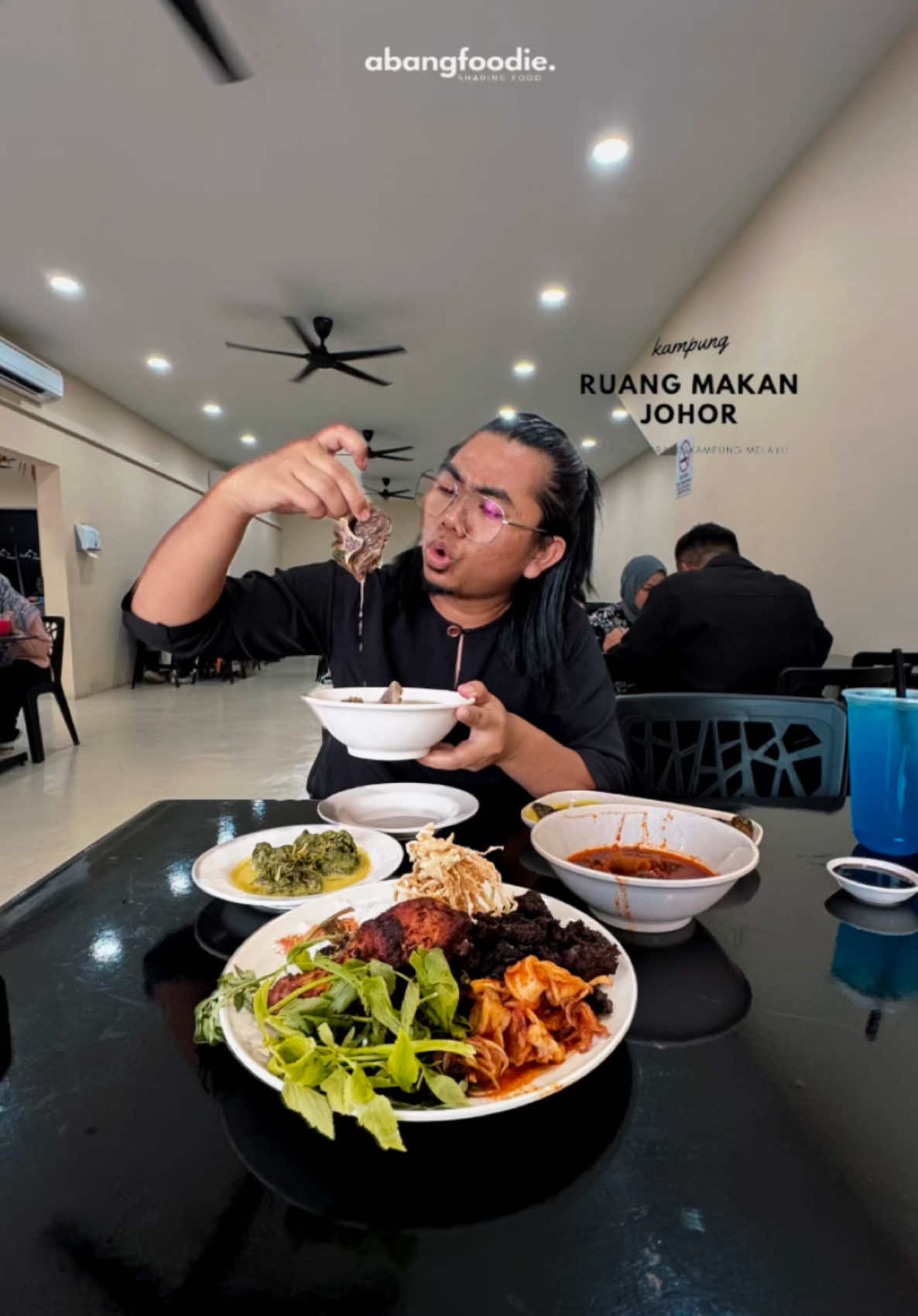 Tempat makan tengahari di jb dengan pilihan lauk yang banyak. yang datang sini mesti tak tahu nak pilih lauk .. @Ruang Makan Damansara Aliff #foodreviewjb #makanbestjohor #abangfoodie #Foodie #johor #makanjohor #reviewmakanjb #MakanLokal #MYFoodie