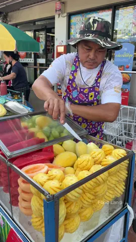 Super clean! A Thai man shows an amazing way to cut fruit. 🍉🔪 . Shop name: หนึ่งผลไม้สด | Thai fruit cart |  📍Location: Mahanark Market, Bangkok ,Thailand ⏰Open: Mon-Fri  #asmr #foodland #fruit 