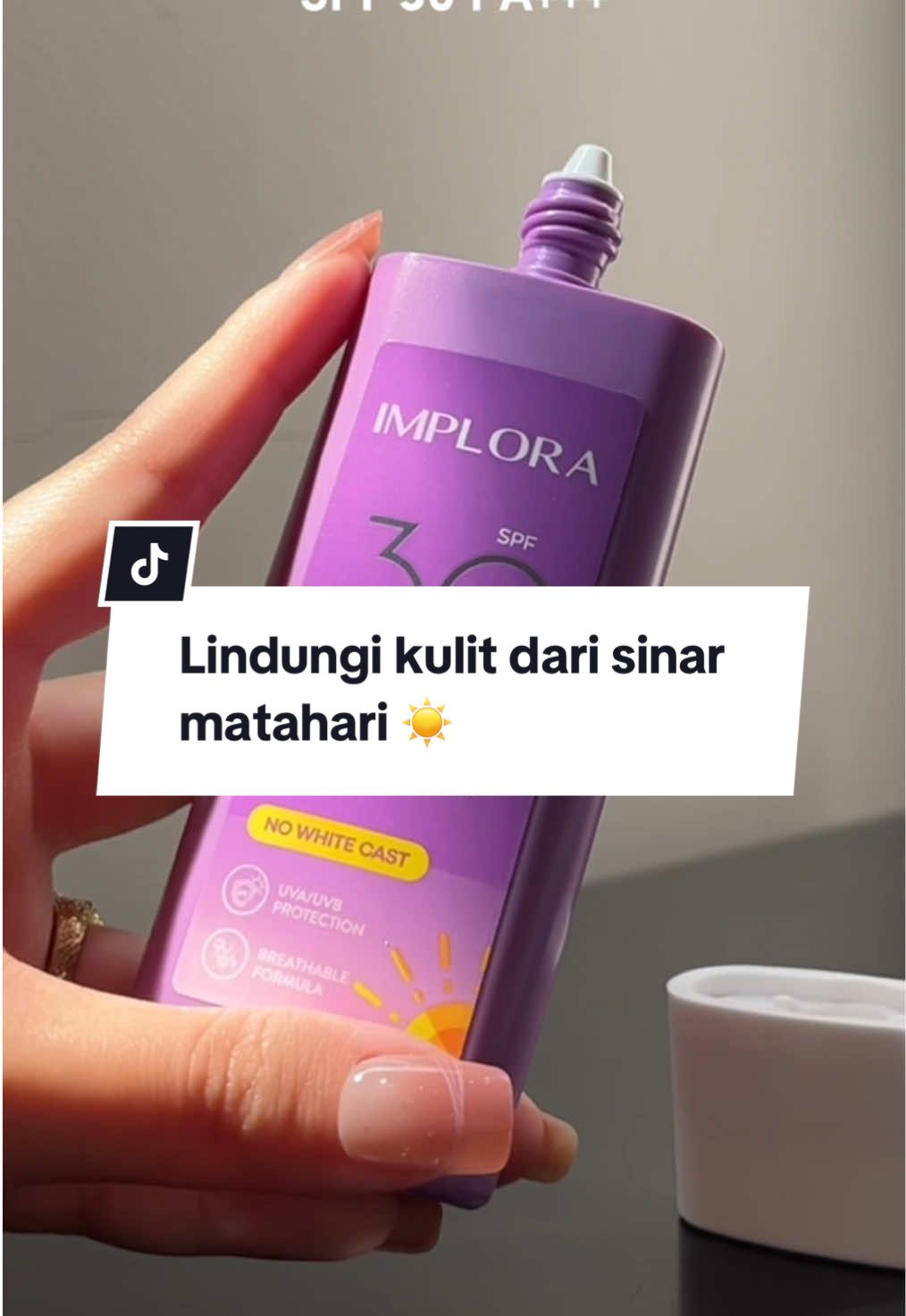 Sunscreen dengan SPF 30 PA+++ dari Implora yang bisa membantu melindungi kulitmu dari sinar matahari. Yuk buruan checkout! ☀️🛒 #ImploraCosmetics #ApprovedByMe #ImploraSunscreen #FunUnderTheSun