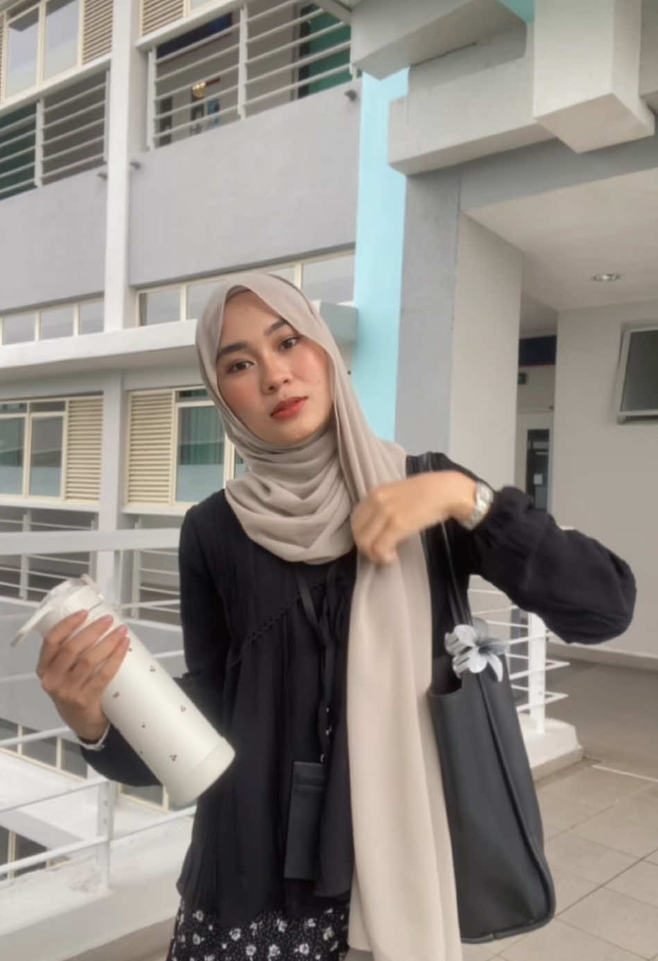 dah penat pakai baju kurung tiap hari 