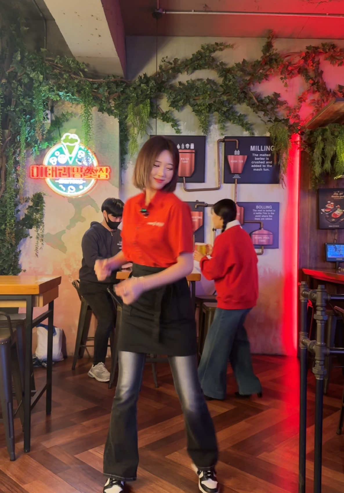 이태리양조장에서 kt위 치어리더 눈나들이랑 스포츠보며 놀아요!!! 평일오후6시까지 이태리양조장본점으로 오세요 #옴브리뉴 #옴브리뉴댄스 #옴브리뉴챌린지 #이태리양조장 #수제맥주 #맥주 #소주 #화덕피자 #kt위즈 #kt위즈치어리더 #치어리더 #우당탕지수 #이금주치어리더 #댄스 #댄스챌린지#fyp @금둥이 