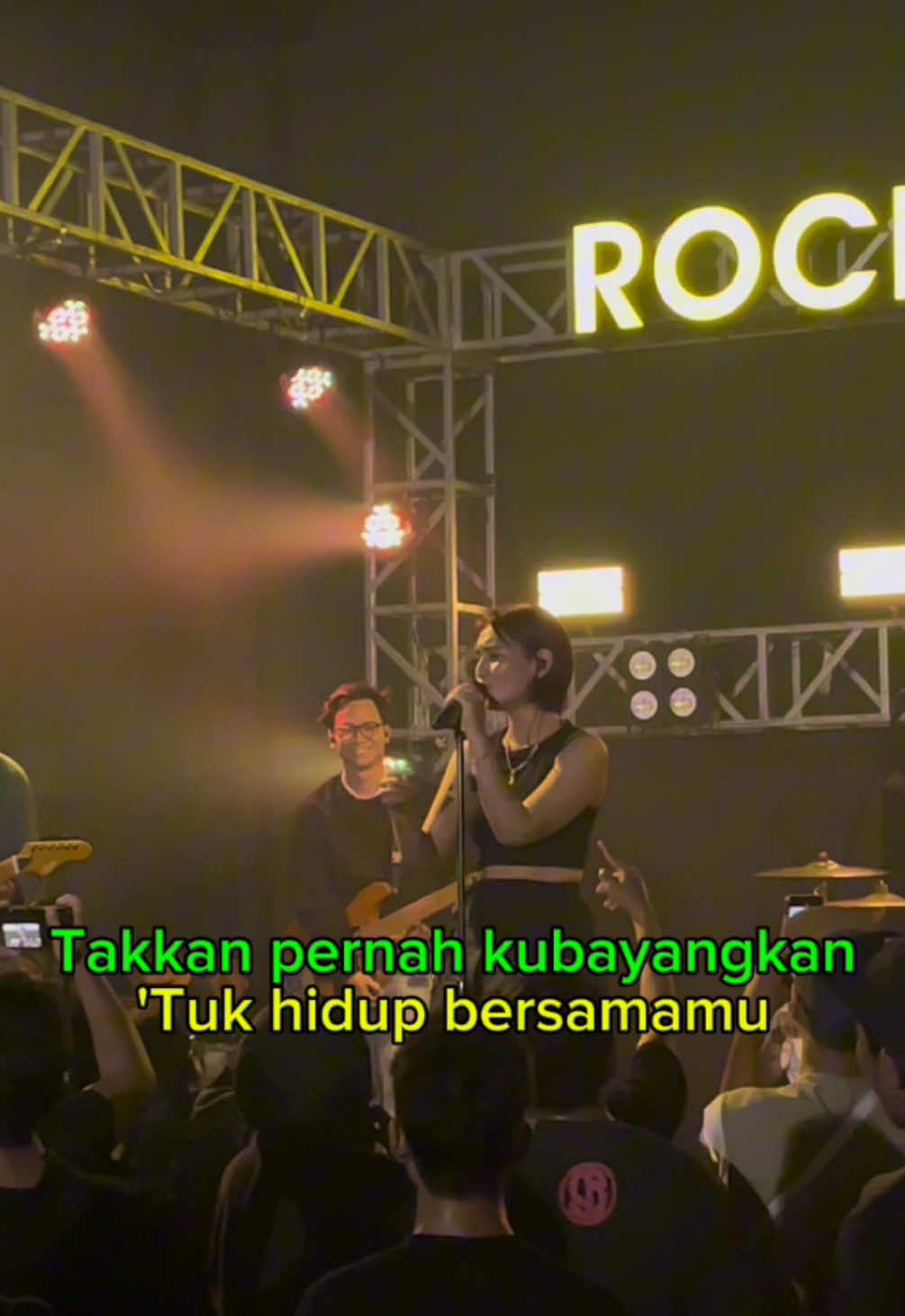 24/11/24 terimakasih coolkids akhirnya bisa bawain lagu ini lagi dan nyanyi bareng kalian 🥹🥹🤍🤍 #NotPerfect #Lastgoalparty #coolkids #fyp 