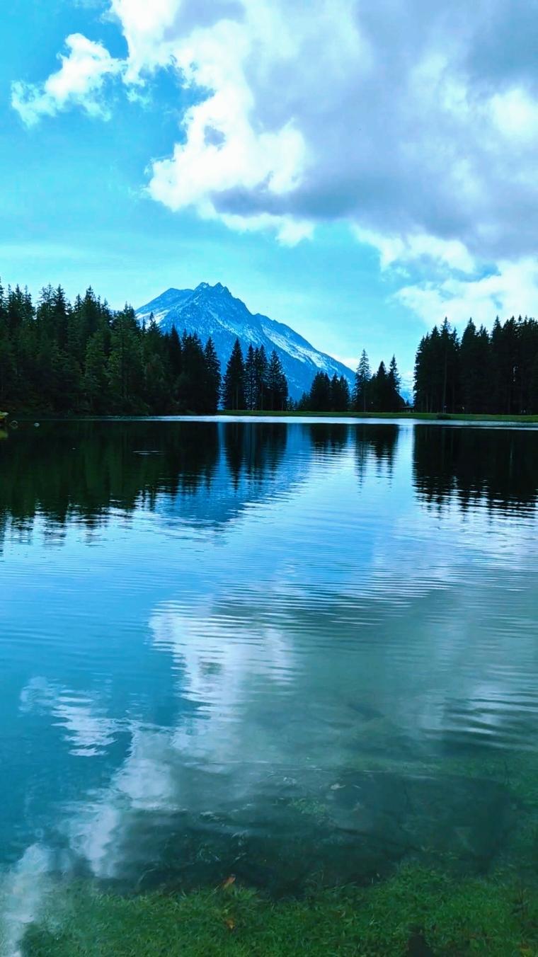 Nature💚 and Love❤️ #switzerland #lake #see  #water #sky #reflection #naturelover #naturevibes #moment #fyp #swiss #enjoylife #romantico #feelings #loveyou #tiktoker #myswitzerland #goodvibes #scenery #landscape #views #swissalps 