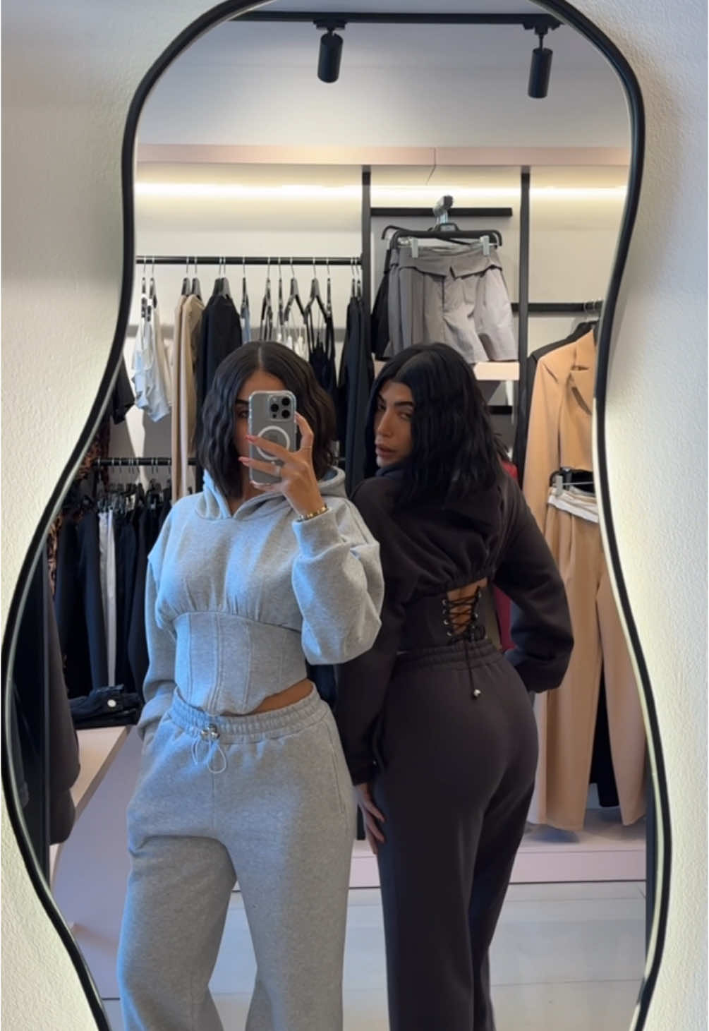ON THE GO 🤎 👉Corset Tracksuit Abadan in 2 Colors SHOP NOW: www.chiccliquestore.com and get 10% on your first order⚡️