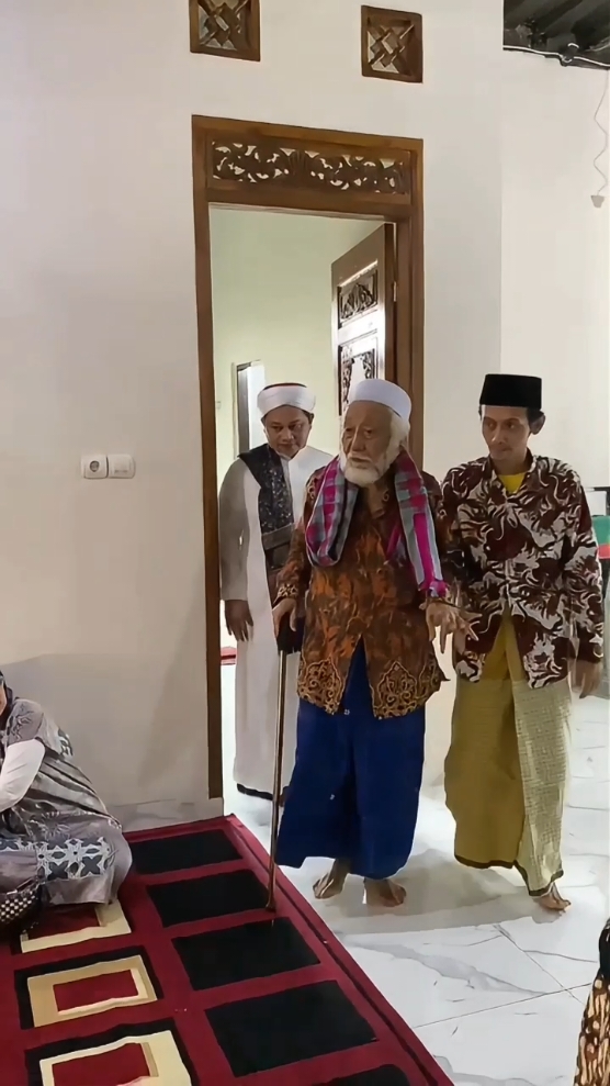 #abuyamuhtadi dan #kiyaiimaduddinusman  Semoga beliau selalu sehat. Amiiinn