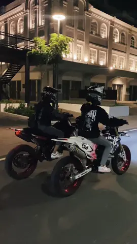 Bandung enakennn #supermoto #twins 