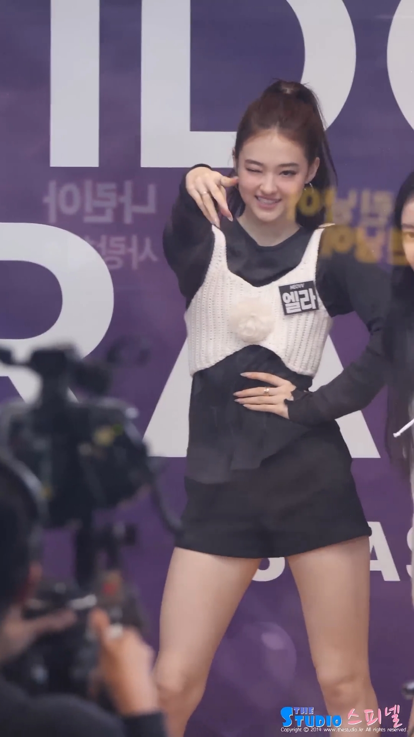 ella fancam 'Meow' Idol radio #meovv #ella #meow #kpopfancam #ellafancam #body #kpopfyp 