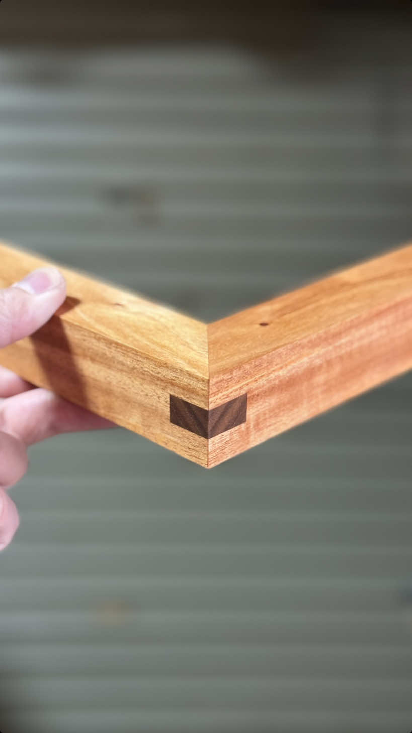 Miter joints with hand tools. #woodworking #woodworkingtips #DIY #jig #joint 