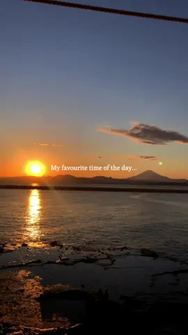 Sunset view with the sky, the sea, and Mt.Fuji✨🗻🌊  #breathtaking  #sunset #sunsetvibes #sunsetbeach #sunsetview #mtfuji #enoshima #sea #sky #endlesshorizons #sunsetlover #nature #naturevibes #iphonevideography #lifeinjapan #livingabroad #日の入り #富士山 #江ノ島 #美しい #日本 #旅行 #日本の風景 #日本生活 #CapCut 