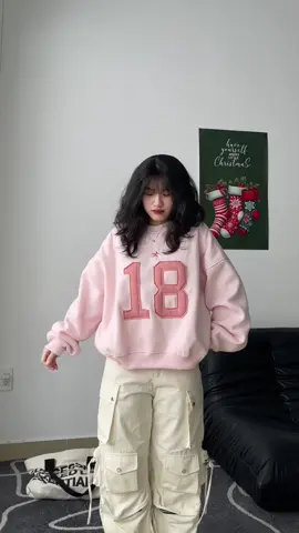 Dạo nì sốp bị mê form boxy nên sốp về thêm em sweater nì mời cả nhà thẩm 👆🏻👆🏻 #jaystoree #phoidoxinh #sweaterboxy18 #xuhuongtiktok #trending #fypシ 