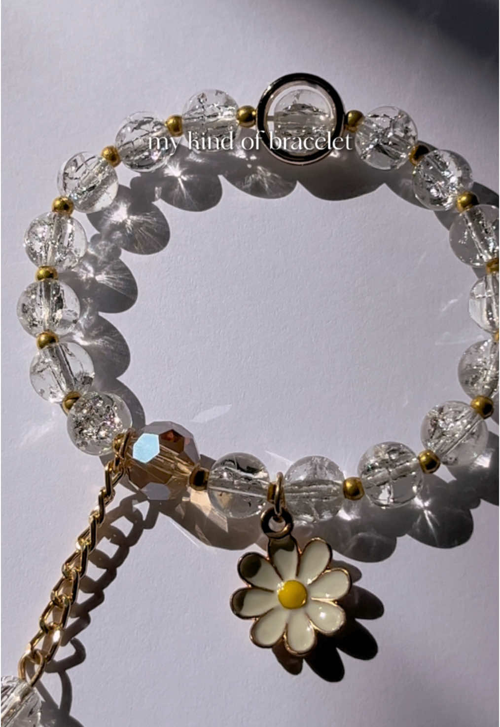 a crystal daisy bracelet just for you 🎐🤍☁️🕊️ #new #cute #products #beautiful #bracelet #daisy #white #beads #jewelry #sunkissed #pretty #fypツ 