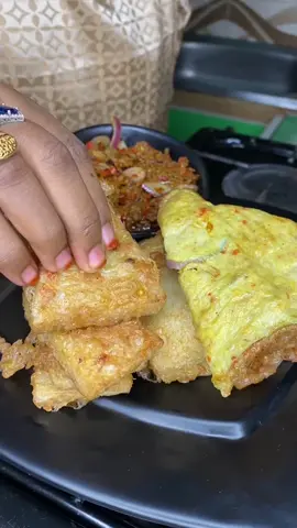 Assalamu alaikum warahmatullah wa barkatuh Fam❤️. Let’s make lunch together😋. Here is a quick and easy Yam and egg with a twist. #arewafoodies#foryoupage#Foodie#FoodLover#lunchideas#yamandegg#cooklover#freerecipes#foodietiktok#foodietiktokfood#viral#goviral#viralvideos#fypages#fyp#foodietiktok#foodietiktokfood