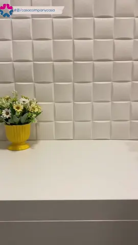A Manteigueira Vidro com Tampa Bambu e Espátula 15x10,5x5cm é a escolha ideal para quem busca aliar praticidade e estilo à mesa. Com um design moderno e funcional, essa peça é perfeita para armazenar e servir manteiga de forma organizada e charmosa. O vidro transparente permite que você veja a manteiga, garantindo que ela esteja sempre pronta para o uso, enquanto a tampa de bambu natural traz um toque de elegância e proteção ao conteúdo. A espátula inclusa facilita o manuseio, tornando o momento de servir ainda mais prático e evitando a necessidade de utensílios extras. 👉Visite nossas redes sociais para ver mais conteúdo! Instagram: @casacompanycasa  🛒Loja Online: www.casacompany.com.br #decoração #tiktokindia #decor #tiktokviral #tiktokbrasil #foruyou #foryoupage #mesaposta #utilidadedomestica