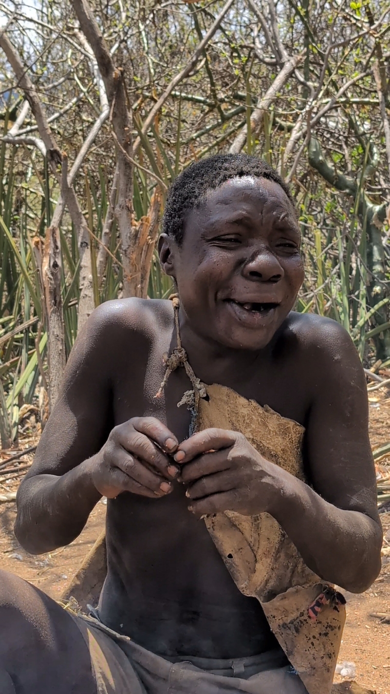 Wow That's incredible delicious food See how Hadza cooks breakfast from little bird #villagelife #hadzabetribe #USA #africatribes 