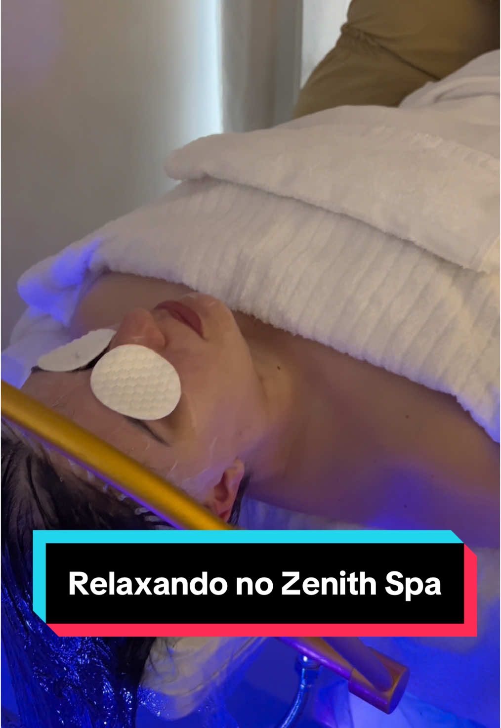 Você sabe o que é um Head Spa? O Zenith Head Spa oferece massagem capilar, facial e corporal, especialmente planejadas para aliviarem o estresse acumulado, renovar todos os seus sentidos e tratar o couro cabeludo da forma que ele realmente precisa. Cada toque é um convite para soltar as tensões e reencontrar seu equilíbrio! Agora neste final de ano, se você sente que está ficando sem energia e o peso do dia a dia está se tornando demais, talvez seja o momento de dar uma pausa para viver esse cuidado que você merece. Siga @spazenith e agende já sua sessão ! 📍Moema - Alameda dos Guaramomis, 92 - Planalto Paulista 📍Anália Franco - Av. Vereador Abel Ferreira 1800/1844 - Vila Regente Feijó