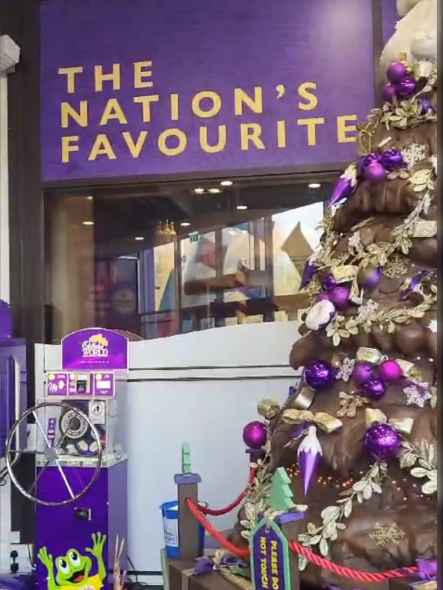 The biggest Cadbury World shop is open! Shoppers will also find a host of exclusive handmade chocolate products from Christmas trees, to teapots, to footballs – all made on site and hand decorated by the Cadbury World chocolatiers. #birmingham #westmidlands #christmas #cadbury