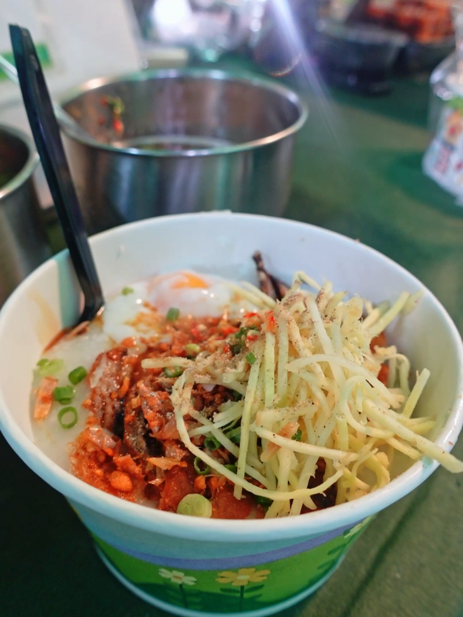 Delicious Rice porridge with Fried Sun-Dried Tilapia Fish at Bangkok Street Food Thailand โจ๊กปลาแดดเดียว ของดีราชบุรี #โจ๊กปลาแดดเดียว #ข้าวหน้าปลาแดดเดียว