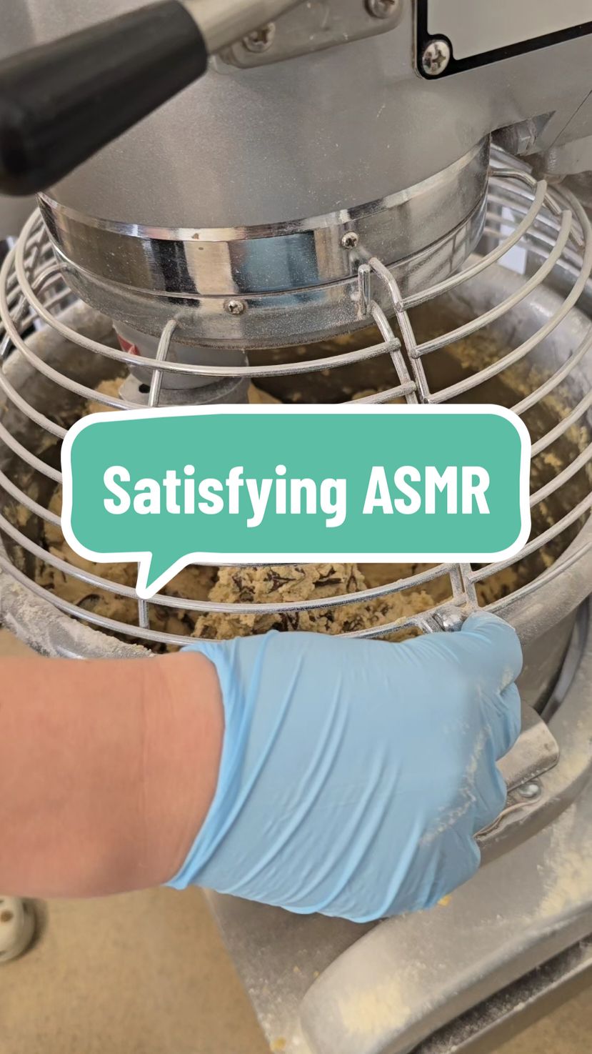 SCRAPE the bowl with me 🤤 #cookiedough #satisfying #asmr #food #fyp 